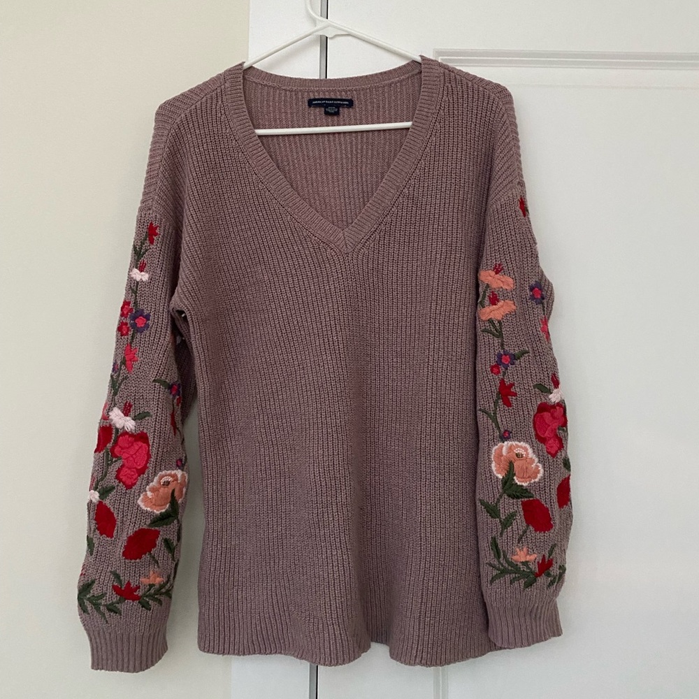 American Eagle floral sleeve sweater